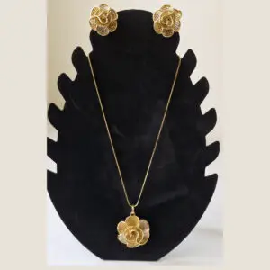 golden lotus necklece