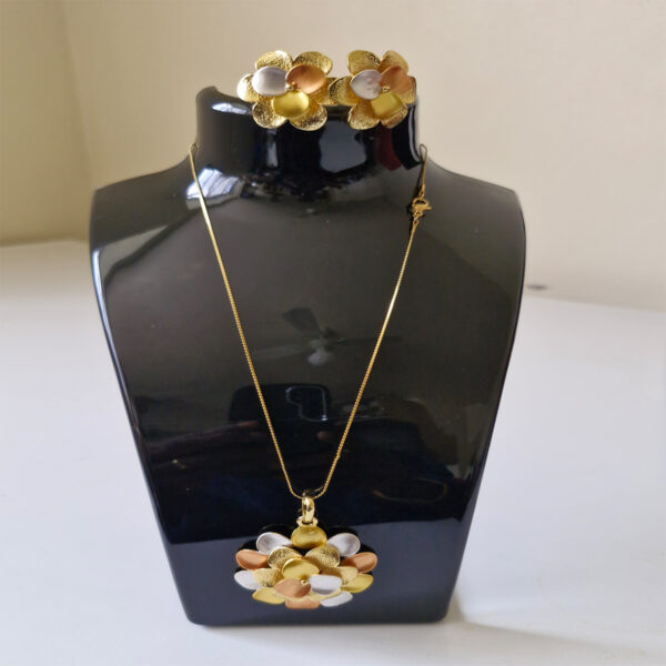 flower golden necklece