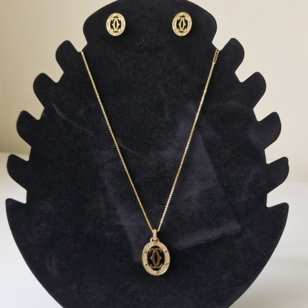 crossed shaped necklece
